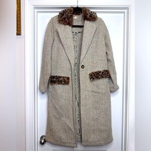 Mystree Women’s Leopard Faux Fur Collar Coat